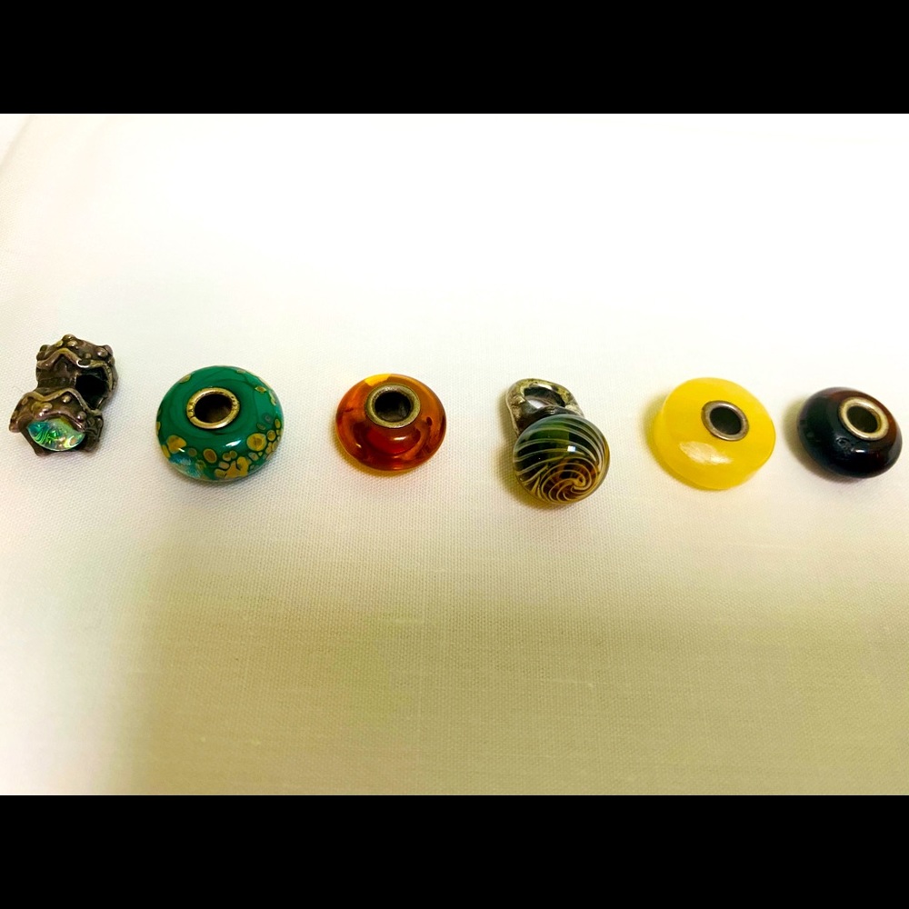 6 Troll beads